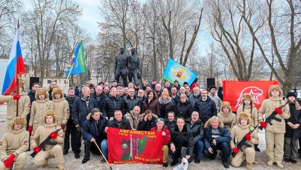 ЦВЕТЫ В ПАМЯТЬ О ВЕТЕРАНАХ БОЕВЫХ ДЕЙСТВИЙ