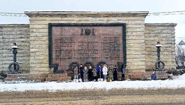 ПОМНИМ О ПОДВИГЕ ИЖОЦЕВ