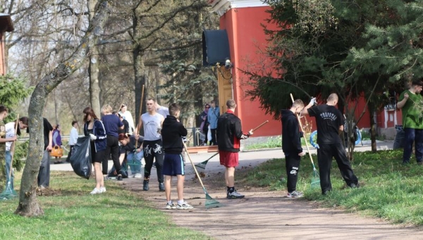 Привели в порядок сквер у храма
